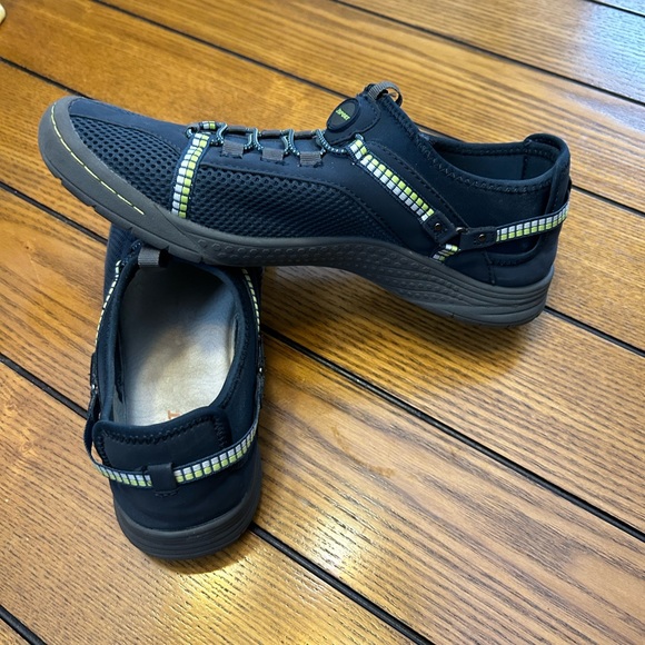 Black and Green JSPORT Sneakers - Picture 3 of 6